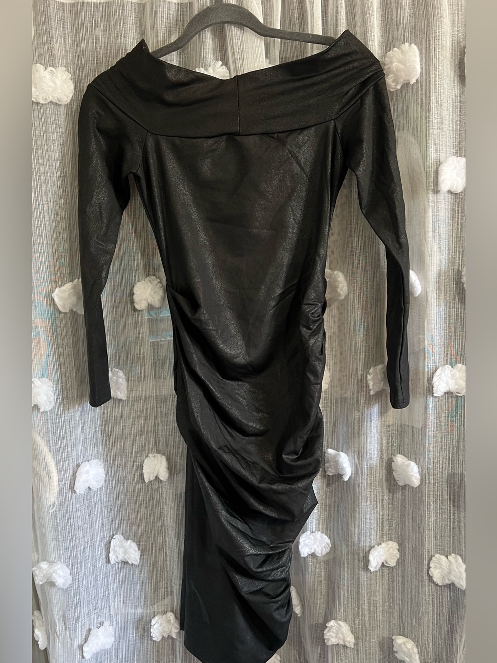 Me&Thee Off-Shoulder Black Ruched midi Sleeve Dress